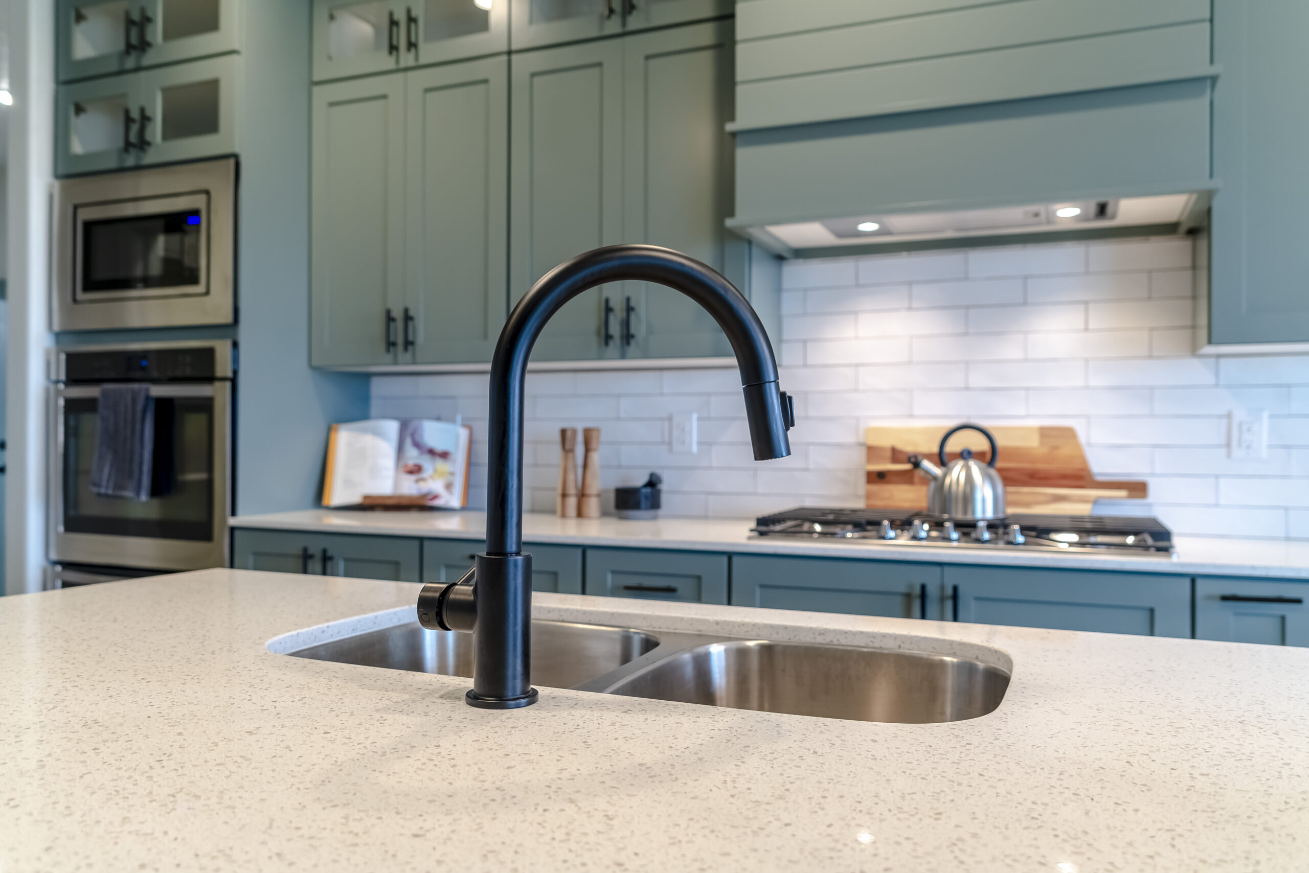 2023 kitchen sink trends, stainless steel sink